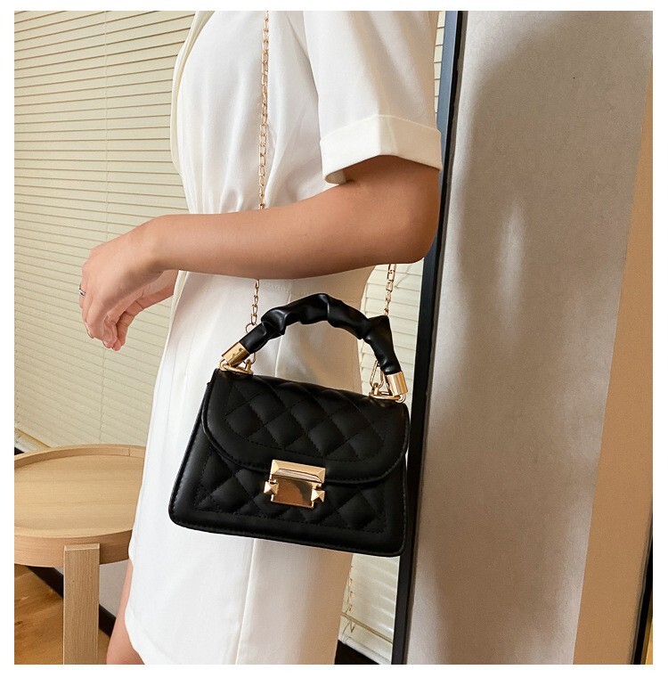Brand New Style Versatile Women's 2024 Popular Edition Fashion Chain Internet Celebrity Handheld Small Square Bag New Free Delivery Designer Bag
