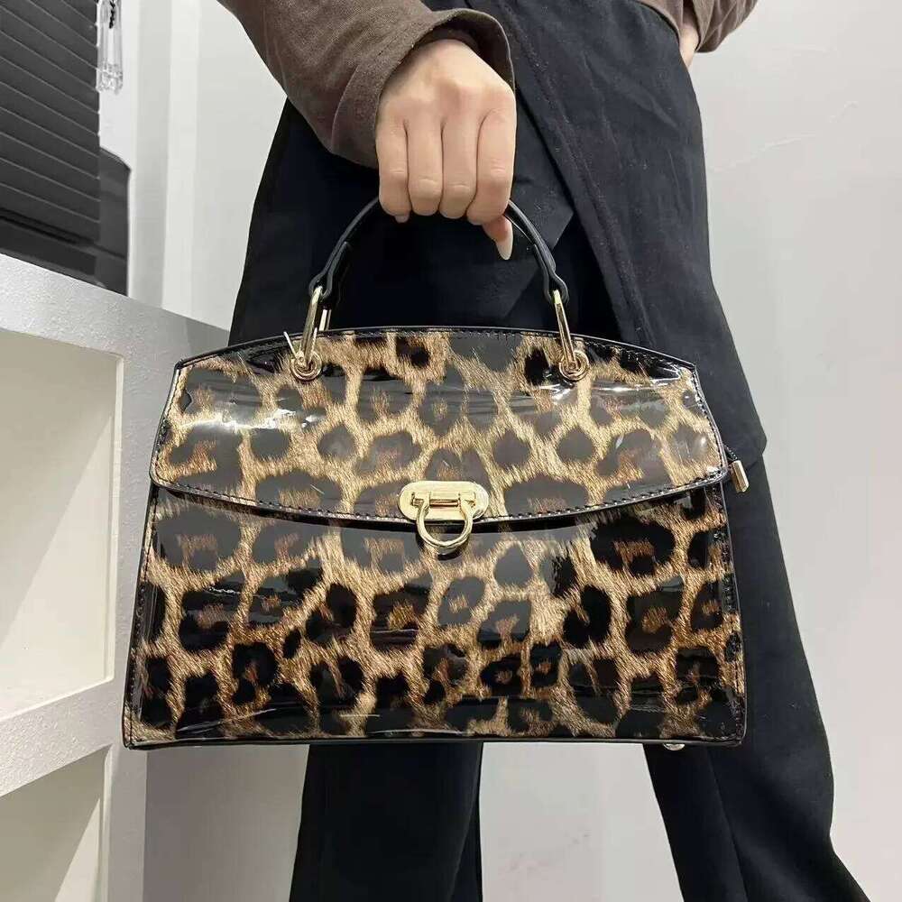 Women's Bags Designer Ladies' Fashionable Personalized Leopard Print Tote With Large Capacity And Bright Surface, Elegant Flip Shoulder Bag