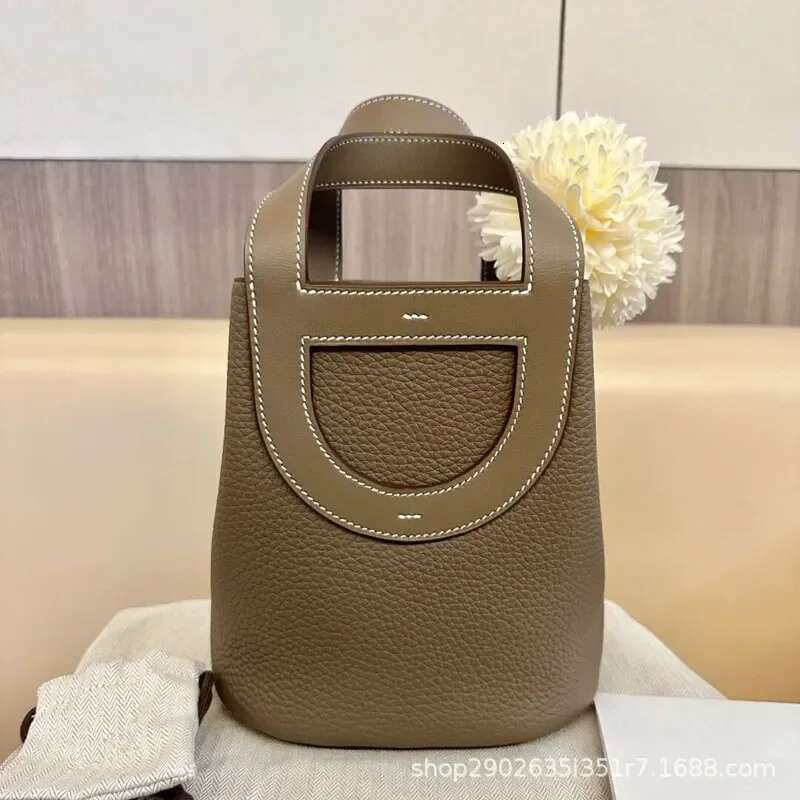 Soft Genuine Cow Leather Pig Nose Vegetable Basket Water Bucket Handbag Women's 2023 New Spring Season Single Shoulder Loop Bag