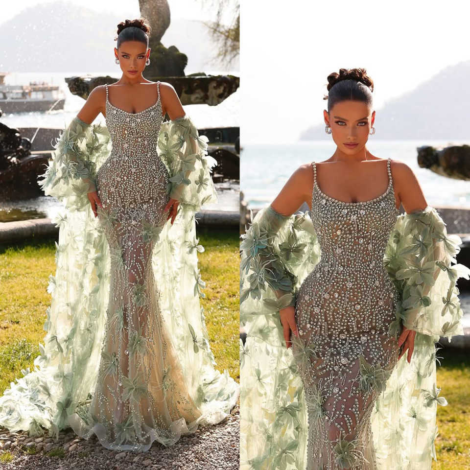 Luxurious Evening Dresses For Women Spaghetti Straps Sleeveless Wrap Gown Crystal Appliques Sweep Train Dress Party Customized Dress