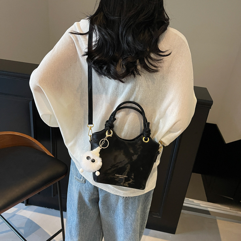 New Niche Design Handbag Women, High-End Versatile Fashion Bucket Bag, Commuter Shoulder Crossbody Bag for Ladies