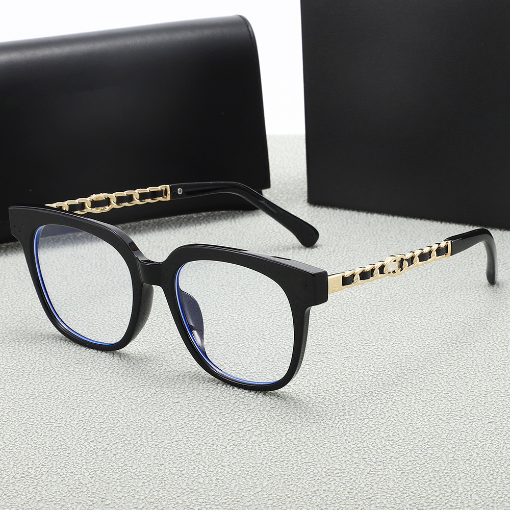 2025 Luxury Designer Sunglasses Men For Women Classic Beach Shading UV protection Glasses With Box 0768