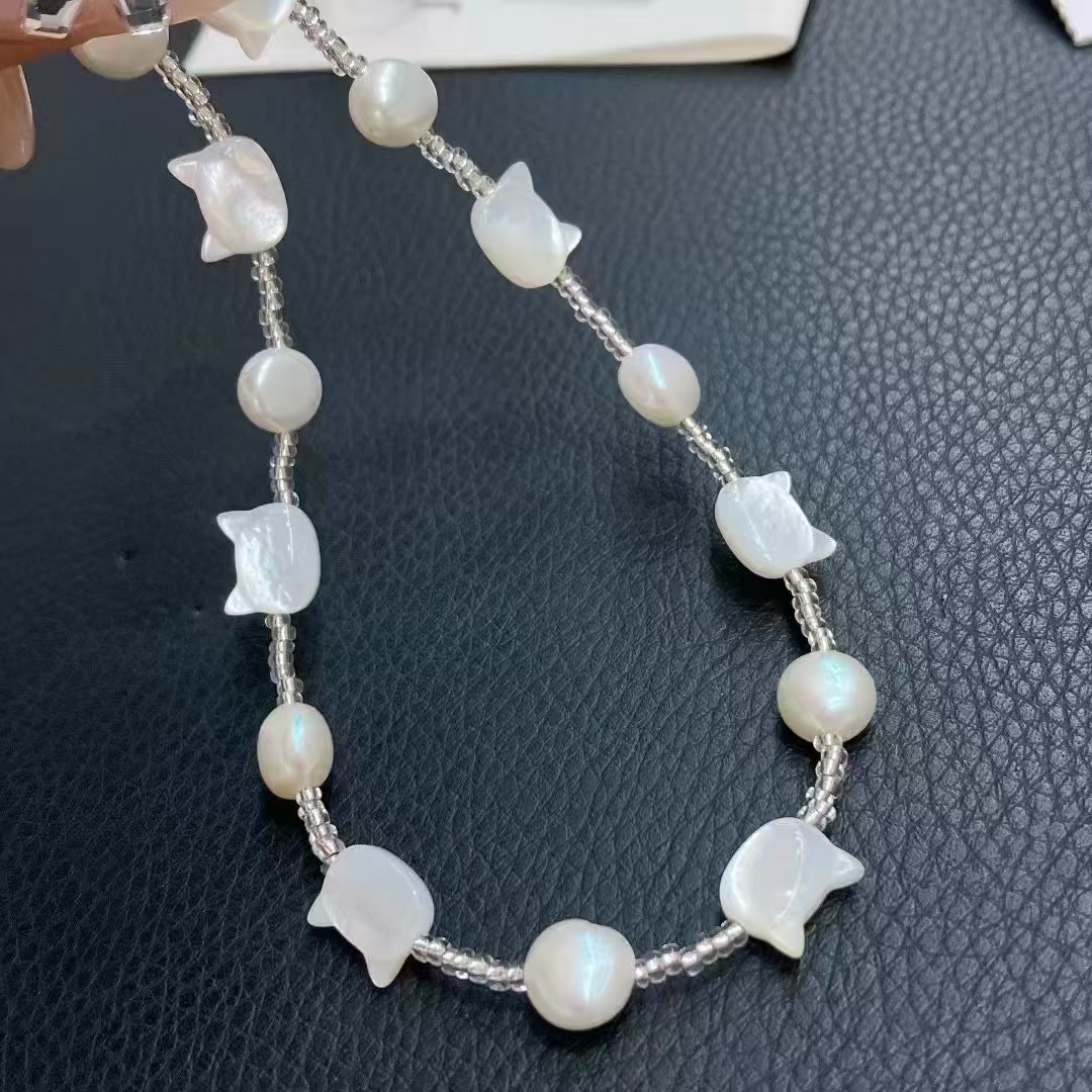 Sophisticated Feminine Accessory: Intricately Crafted Pearl Pendant Collar w/ Feline Motif