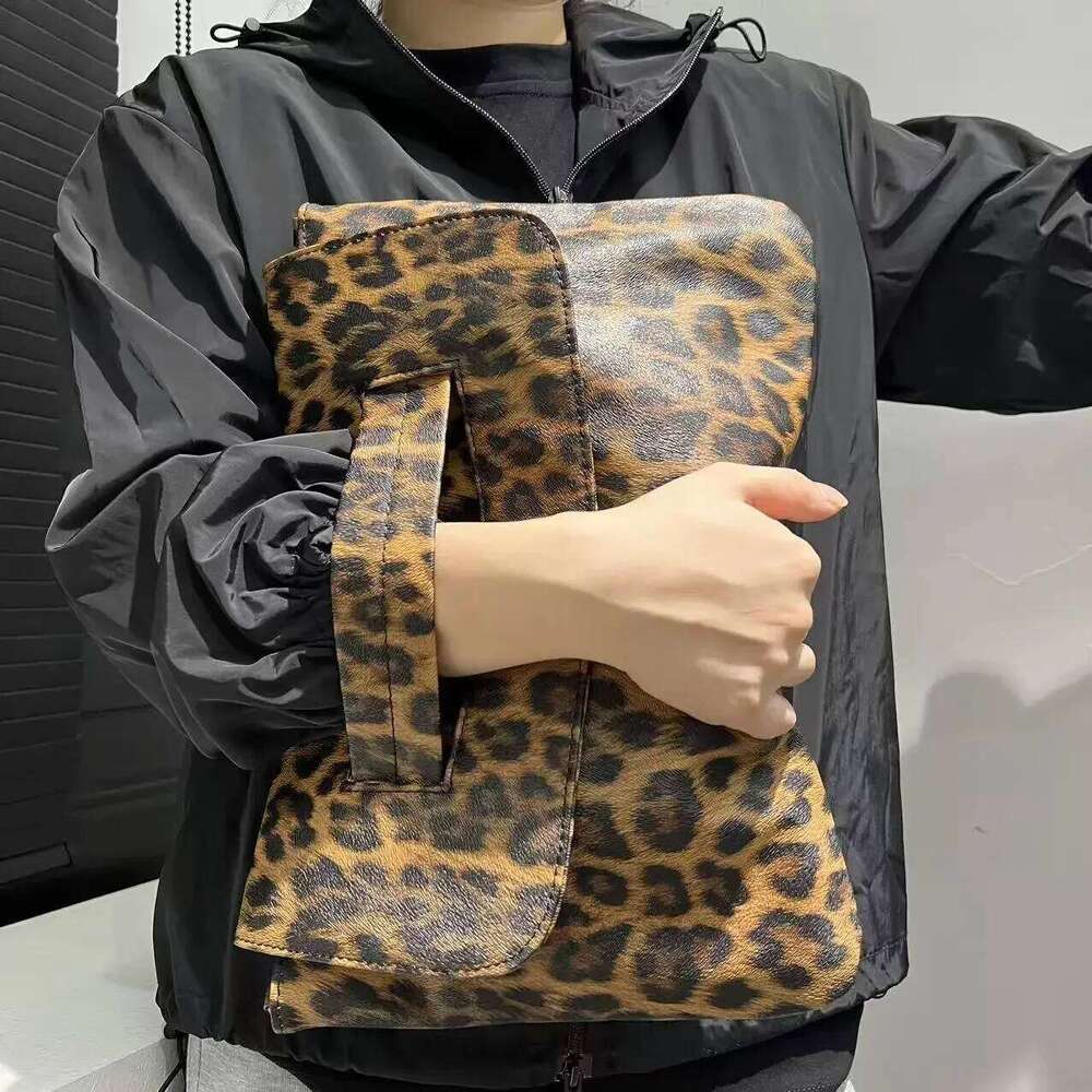 Women's Bags Designer Ladies' Fashionable Retro Leopard Print Handbag, Personalized High-Capacity Set, Official Document Shoulder Bag
