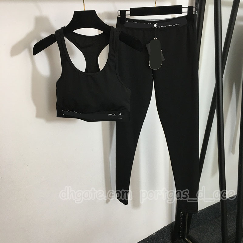 Luxury Yoga Bra Leggings Set Designer Sporty Tanks Top Pants Outfits Black Summer Gym Sportswear Tracksuits