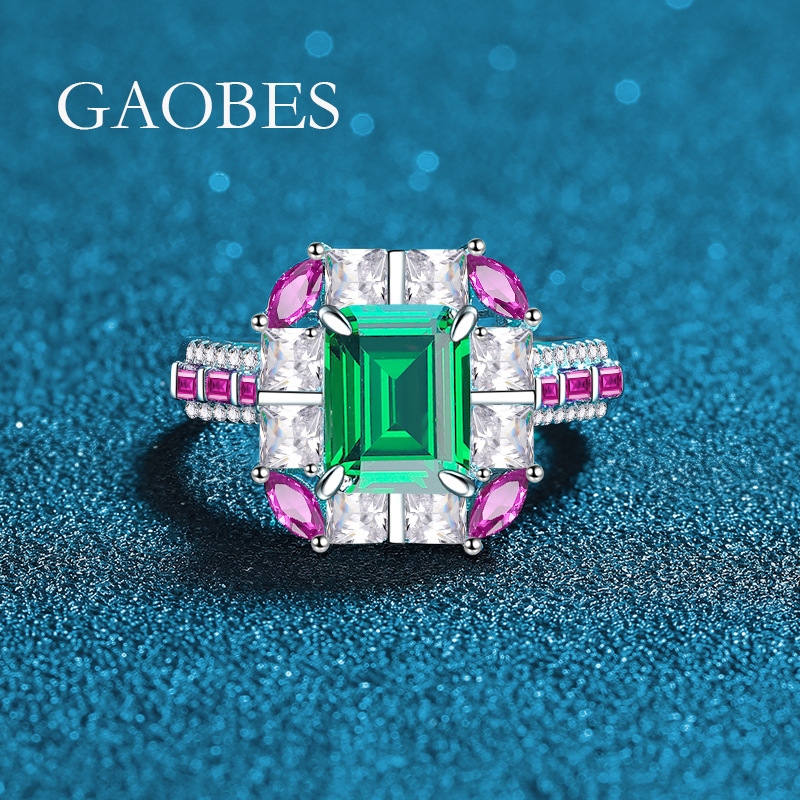 Stunning Contemporary 925 Silver Ring For Her - Radiant Imitation Emerald Accentuated at a Magnificent Size of 4 Cts.
