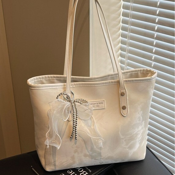 Trendy and Stylish Underarm for Women 2025 New Fashion Single Shoulder Korean Version Casual Design Commuter Tote Bag