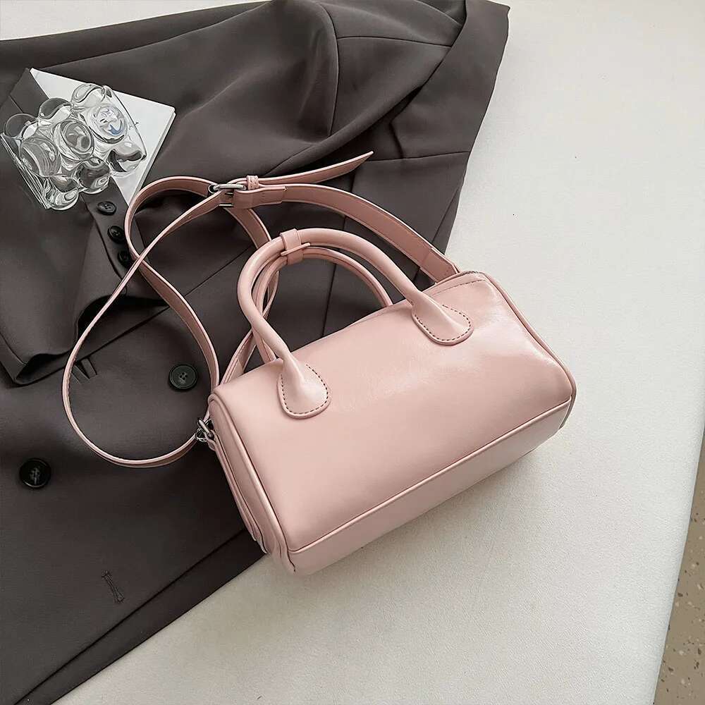 Handheld Bowling Women's New Fashion Trend, Niche Pillow Bag, Versatile Crossbody Bag