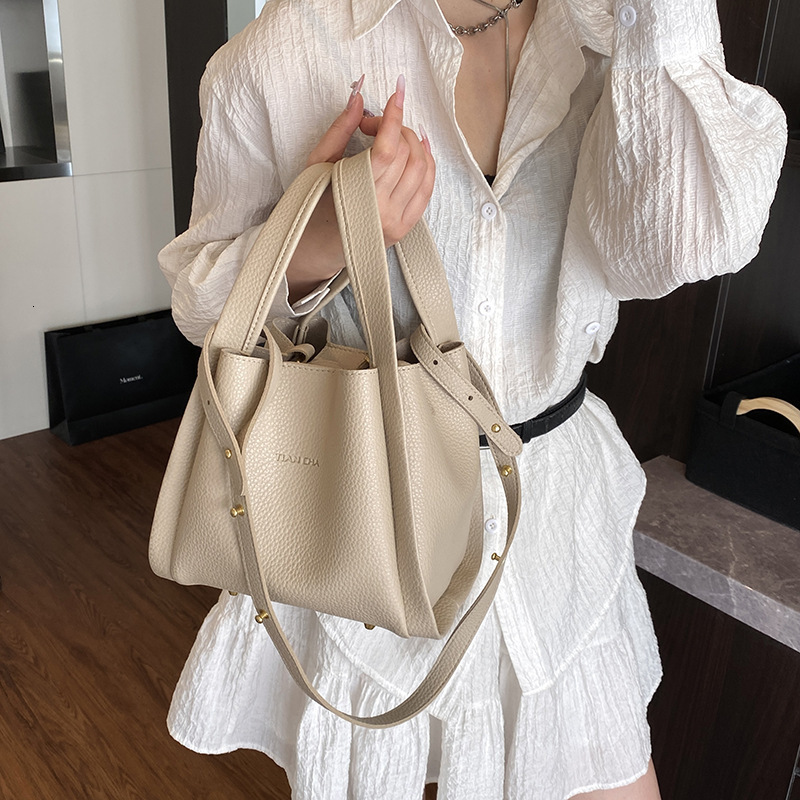 2025 New Women's Handbag Tote Basket Crossbody Versatile Mother-Daughter Commuter Bucket Bag for Women