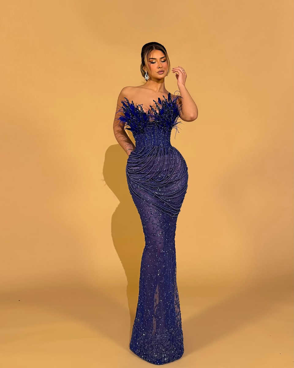 Vintage Evening Dresses For Women Sweetheart Neck Sleeveless Gown Sequins Beading Feather Sweep Train Dress Party Customized Dress