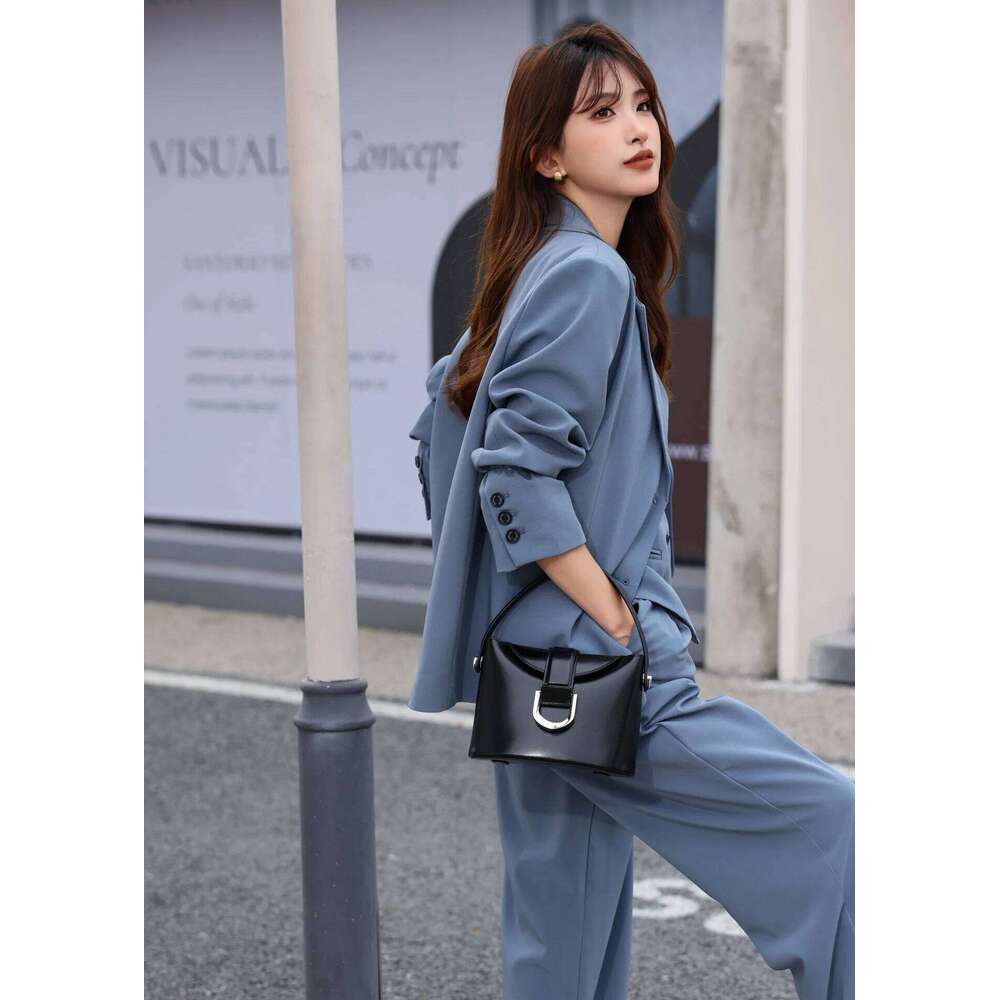 Ladies' fashionable leather horseshoe buckle single shoulder crossbody bag