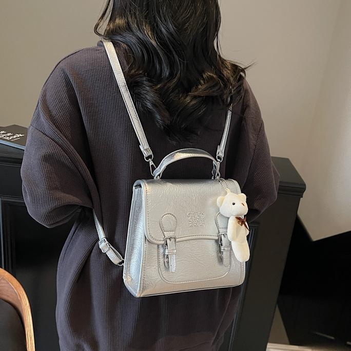 Free Shipping Women's Fashionable Letter Hot Plastic Handbag Designer Bag College Style Casual Commuting Backpack Outdoor Travel Shoulder Bag Stu