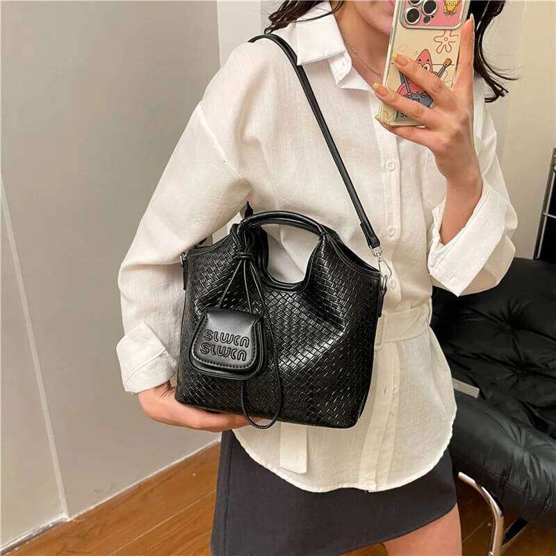 Hot Selling Fashionable Crossbody Bag For Women Minimalist Vintage Leather Handbag Designer Tote With Letter Large Capacity Designer Bags