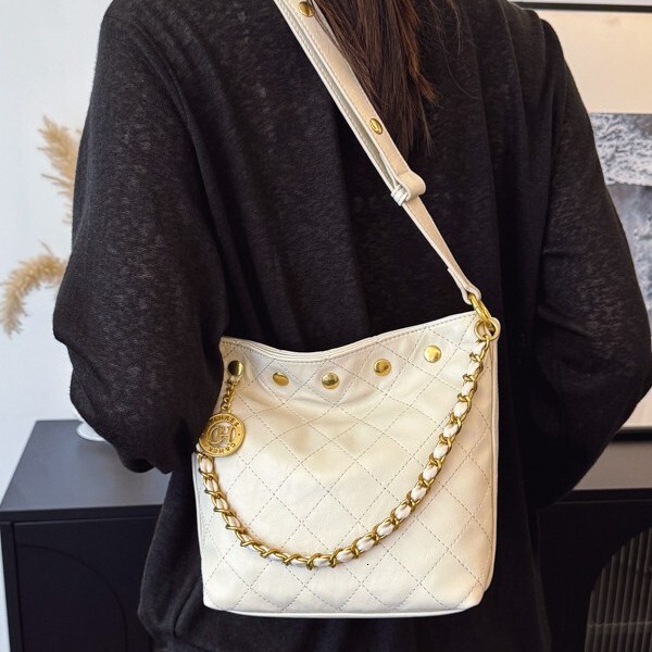 Minimalist Handbag Underarm 2025 New Quilted Casual Shoulder Crossbody Women's Fashionable Bag