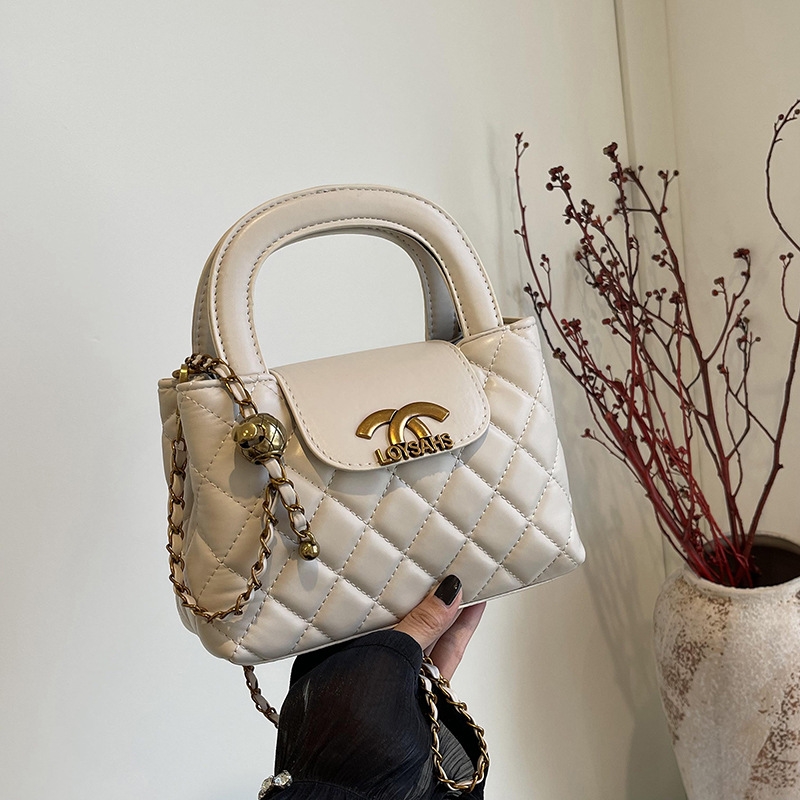 Free shipping designer's new single-shoulder crossbody bag for women's foreign trade, fashionable and trendy light luxury hand-held diamond 