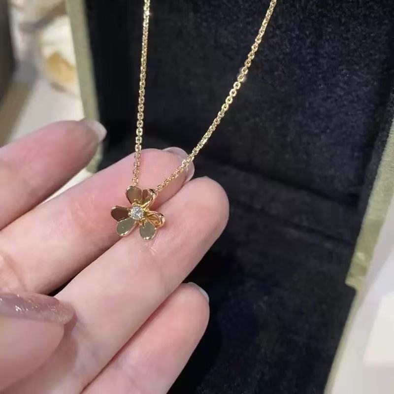 High quality designer necklace K gold necklace with full diamond petals single diamond necklace light luxury clover necklace collarbone chain couple fine gift