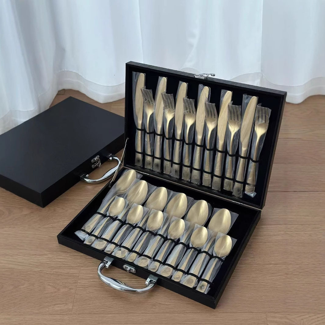 Stainless steel knife, fork and spoon 24-piece set of tableware, Western-style steak knife, fork and spoon, European-style tableware gift box set