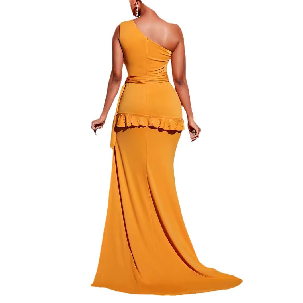 Unique design style with one shoulder elegant and pure color dress for women