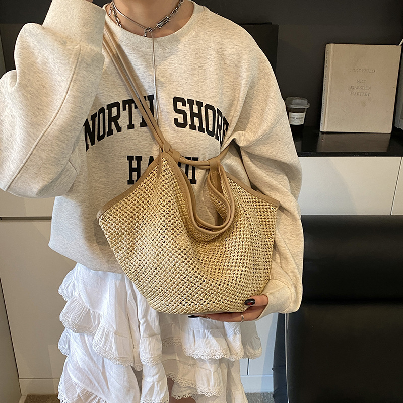 Large Capacity Hollow Out Tote for Women 2025 New Straw Unique Niche Shoulder Commuter Woven Bag