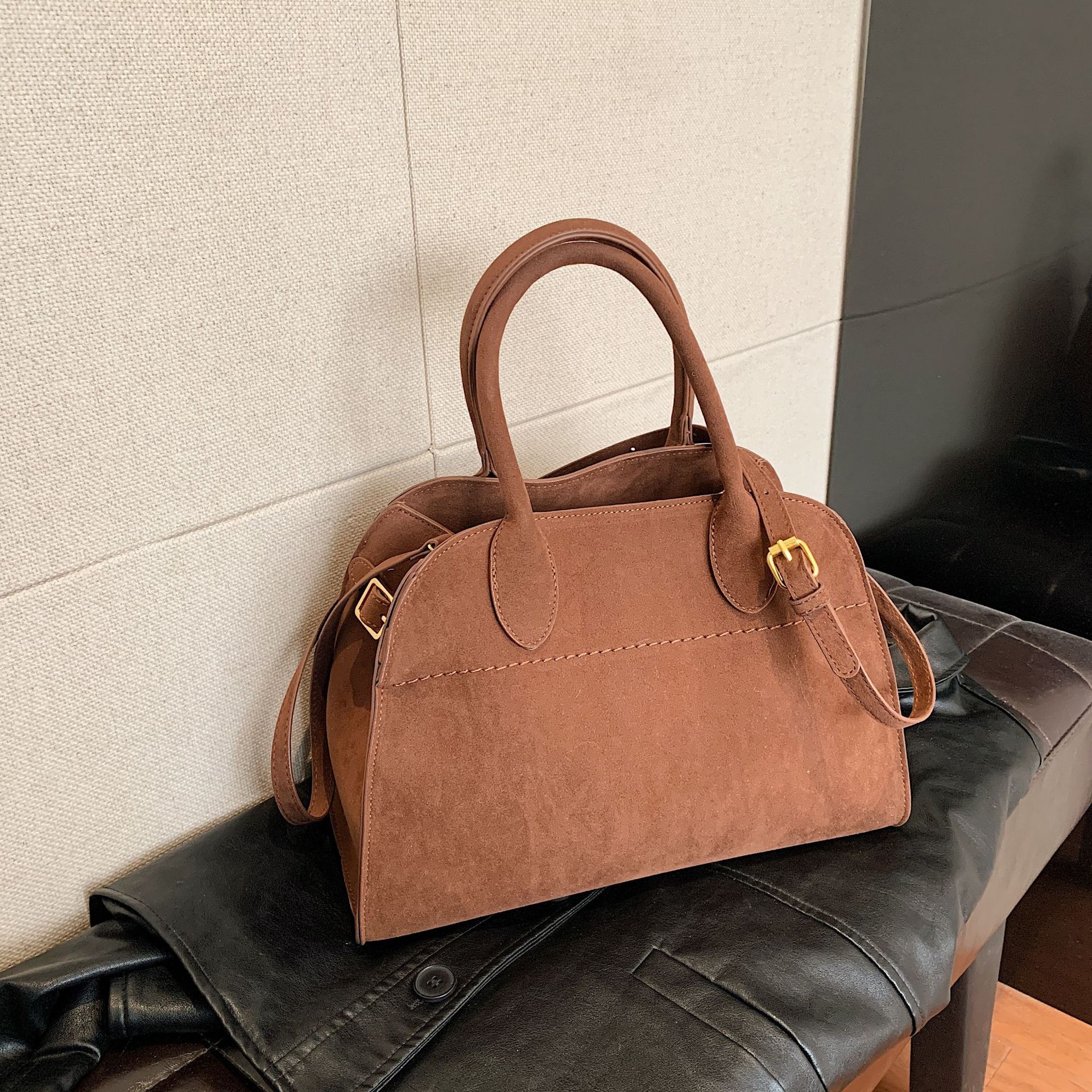 Retro Large Capacity Handbag 2025 New Versatile Light Luxury Matte Commuter Women's Shoulder Tote Bag