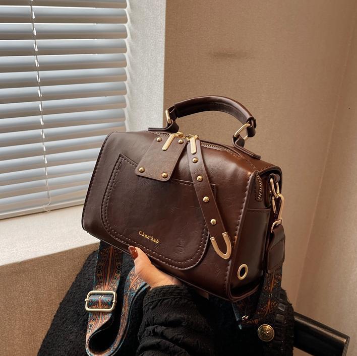 Free Shipping Designer Bag Women's Fashion Handbag Boston Bag 2025 New Casual Shoulder Bag Simple And Multifunctional Handheld Crossbody Bag