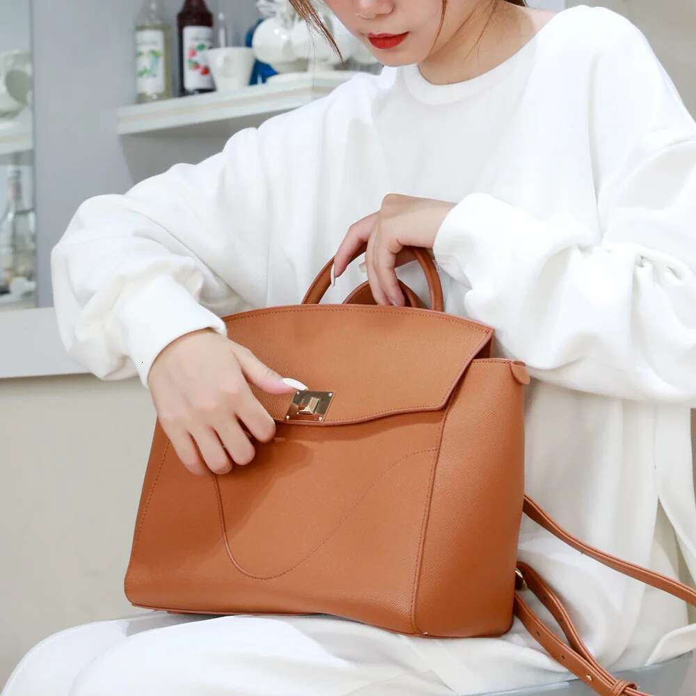 high quality Tote Leather lady handbag designer Commuter Travel Business laptop bag Brief Case large capacity Backpack