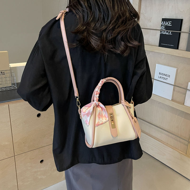 Free Shipping Urban Fashion Women's Designer Shoulder Bag Popular Handheld Vegetable Basket New Contrasting Color Splicing Handbag Simple Bucket 