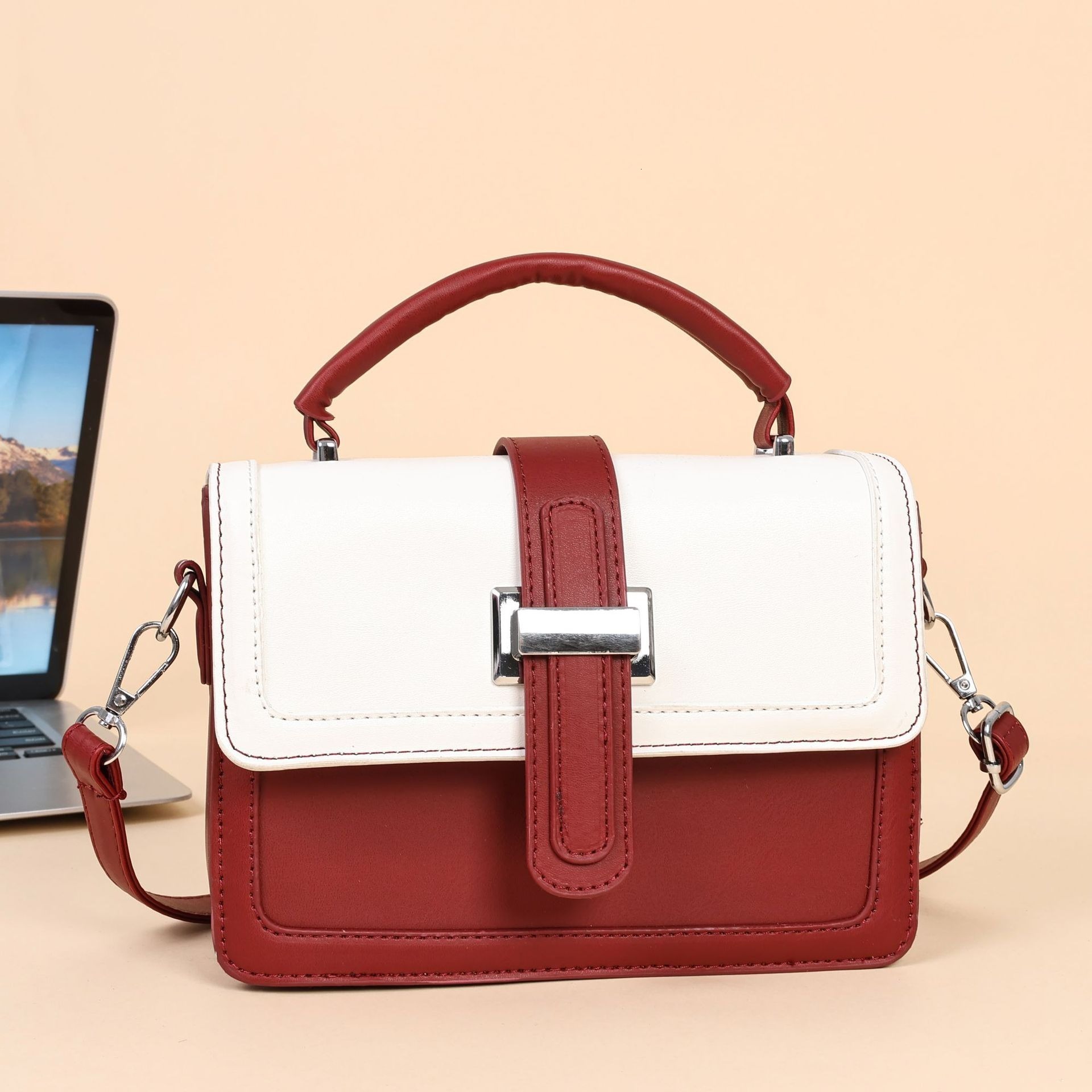 Top brand new free designer bag 2025 new multifunctional crossbody bag fashionable Western style single shoulder small square bag Korean version free 