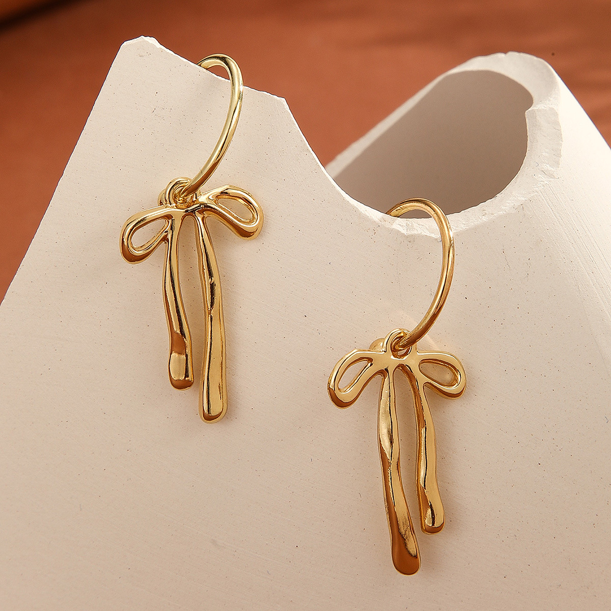 Fashion Personalized Metal Bow knot Elegant Simple Design Gold High Sensitivity Stud Earrings