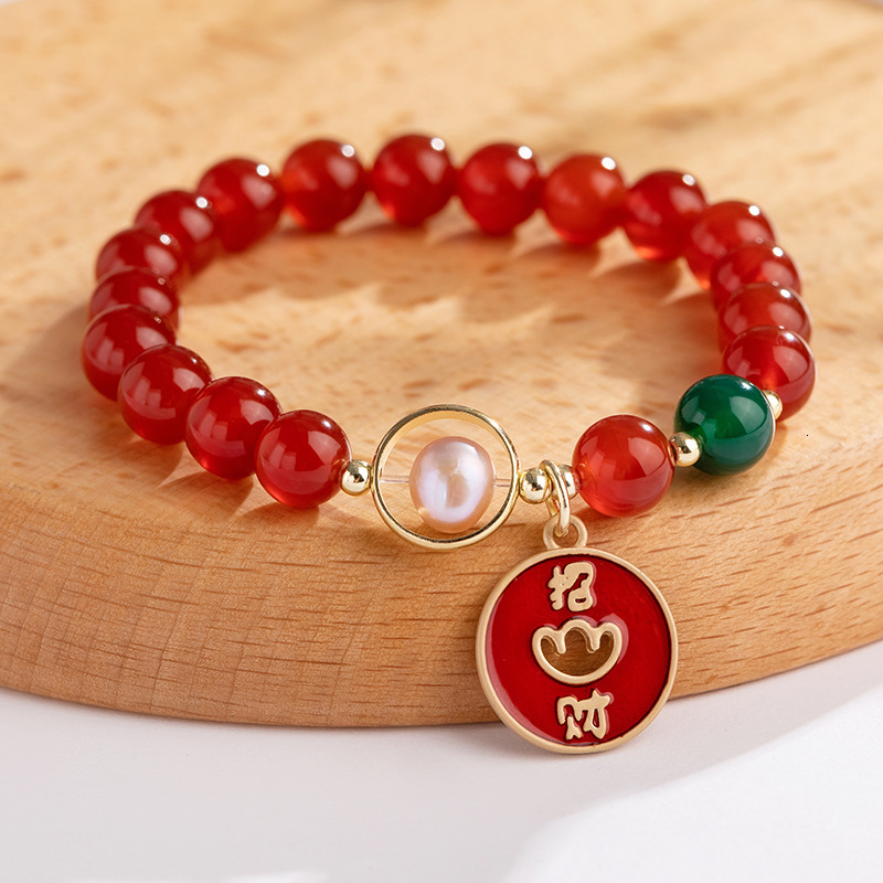 agate bracelet with good es, symbolizing bead pearls as New Year gifts and accessories for girls