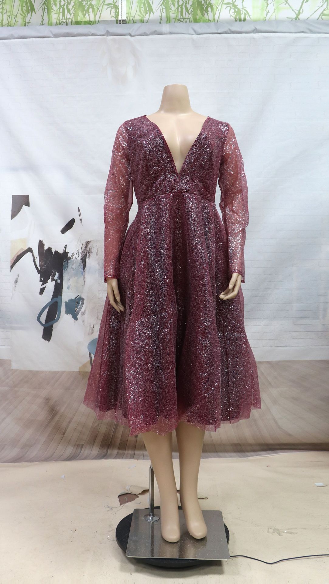 Gilded long sleeved V-neck dress new womens princess dress group