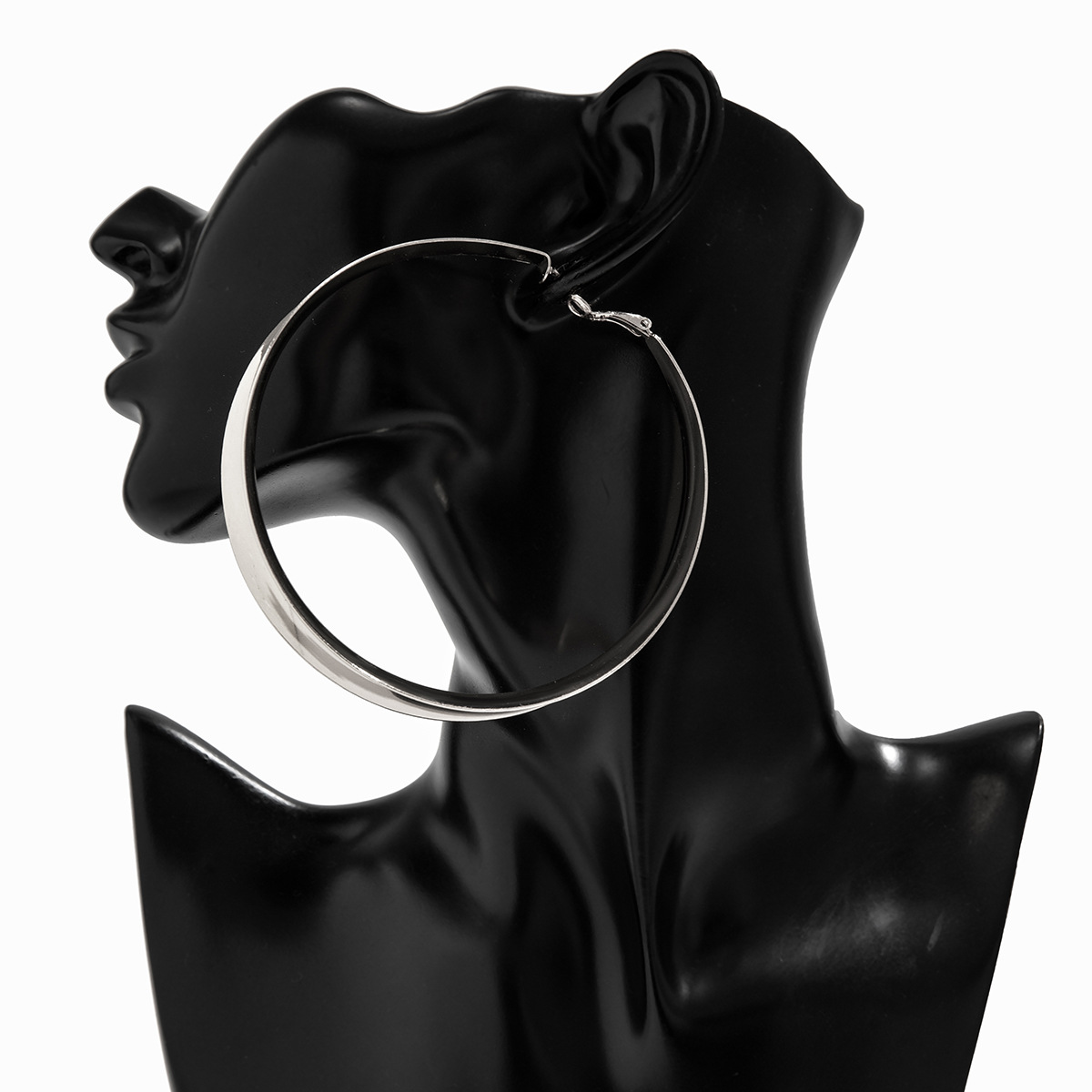 New Women Fashionable Geometric Hollow Shiny Large Metal Circle Earrings for a Slimming Facial Effect