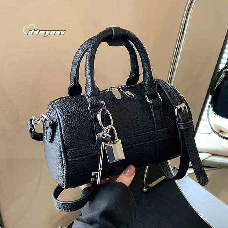 Fashion Red Single Shoulder Underarm Bag Women Temperament Versatile Party Handbag Commute Crossbody Bags with Lock Pendant ddmynov