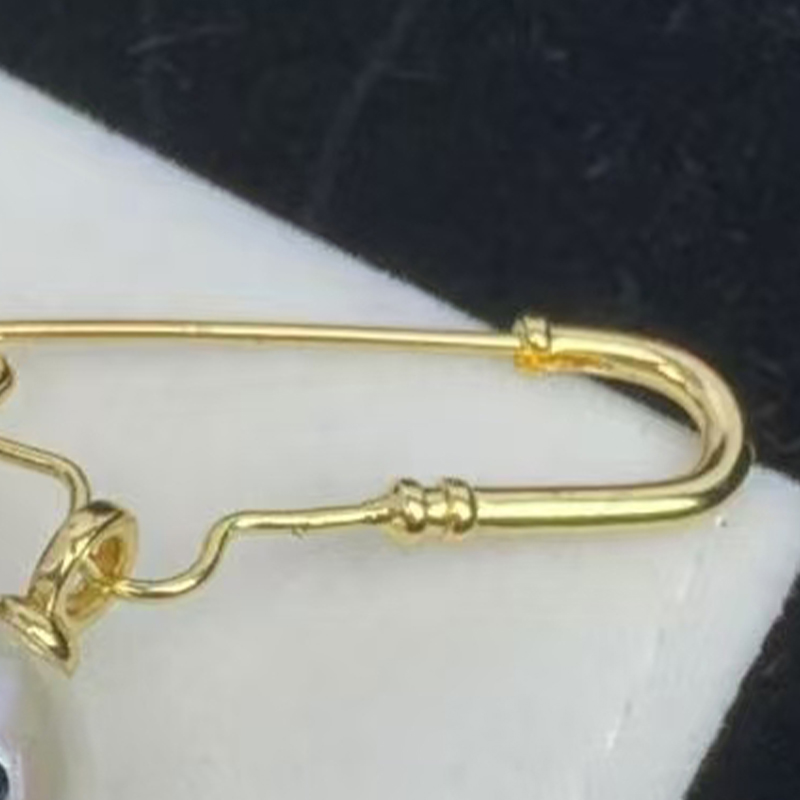 Elegant Ladies Pearl Brooch - Dainty Jewelry Accessory