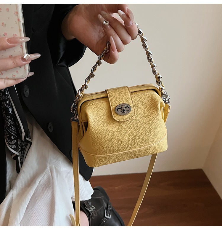 Free Shipping Designer Bag Women's Mini Handbag High-end Shell Bag New Retro Fashion Shoulder Bag Trendy Niche Casual Bag Zero Money Bag