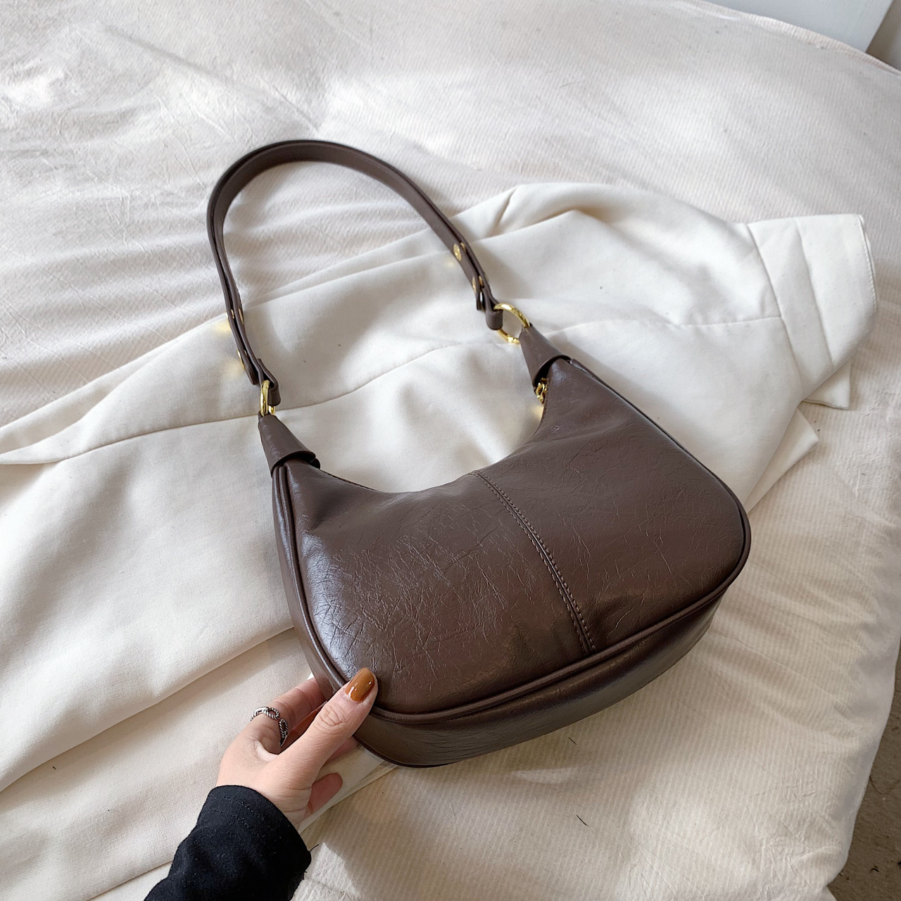 New trendy and versatile underarm oil wax leather trend ins, niche texture single shoulder crossbody bag, Korean version women's bag