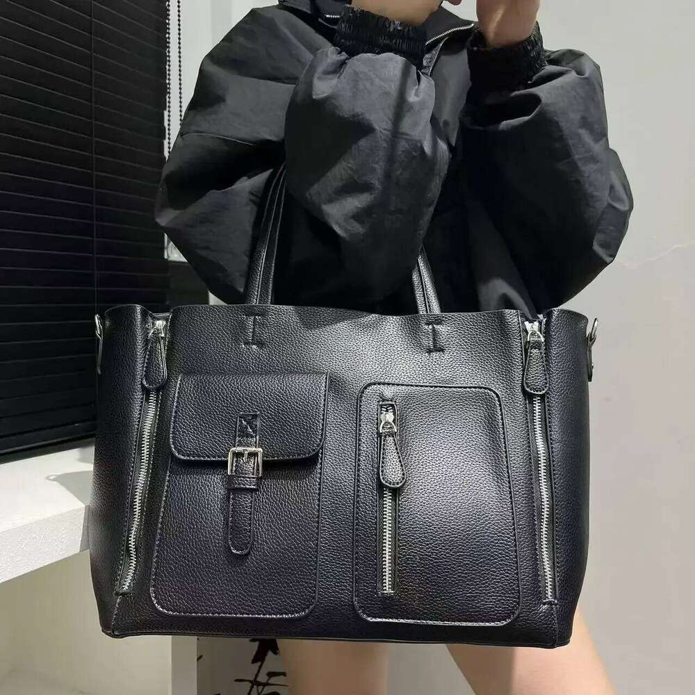 Women's Bags Designer Ladies' Fashionable Personalized Oversized Multi Pocket With Large Capacity, Retro And Simple Shoulder Bag