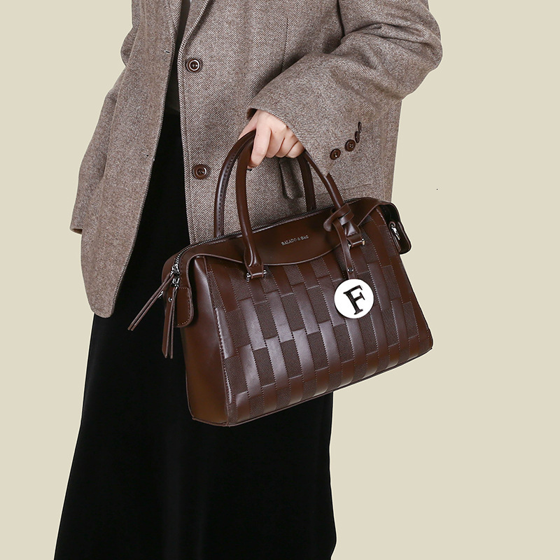 Free Shipping Designer Bag Handbag New Large Capacity High-end Bag Fashionable And Simple Plaid Embossed Shoulder Bag Womens Commuting Bag