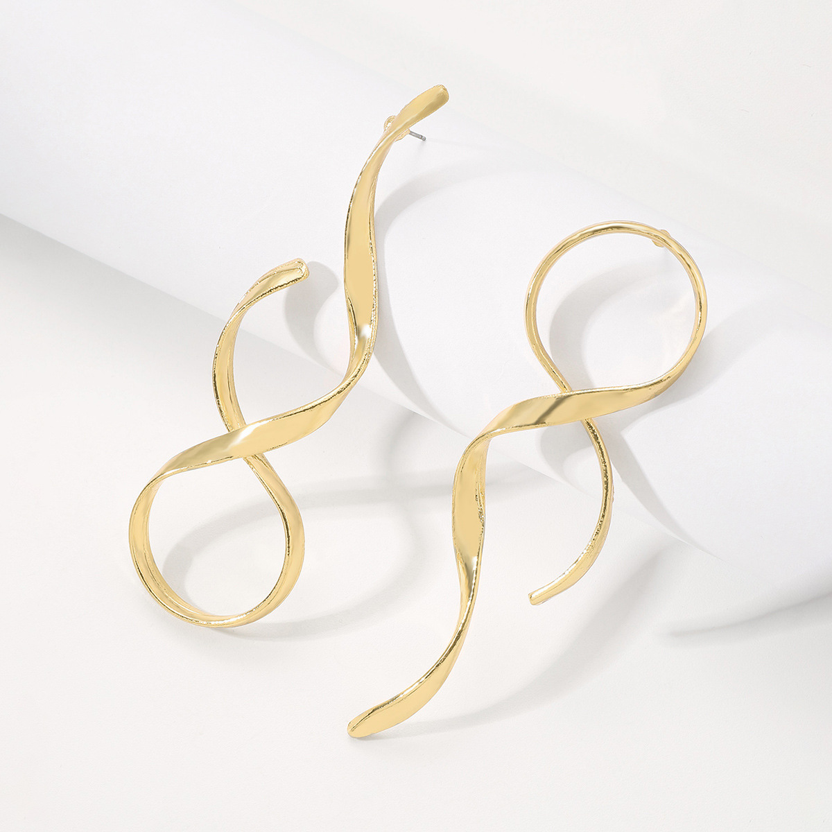European and American Minimalist Geometric Asymmetrical Hoop Earrings for Women Irregular Bold and Fashionable