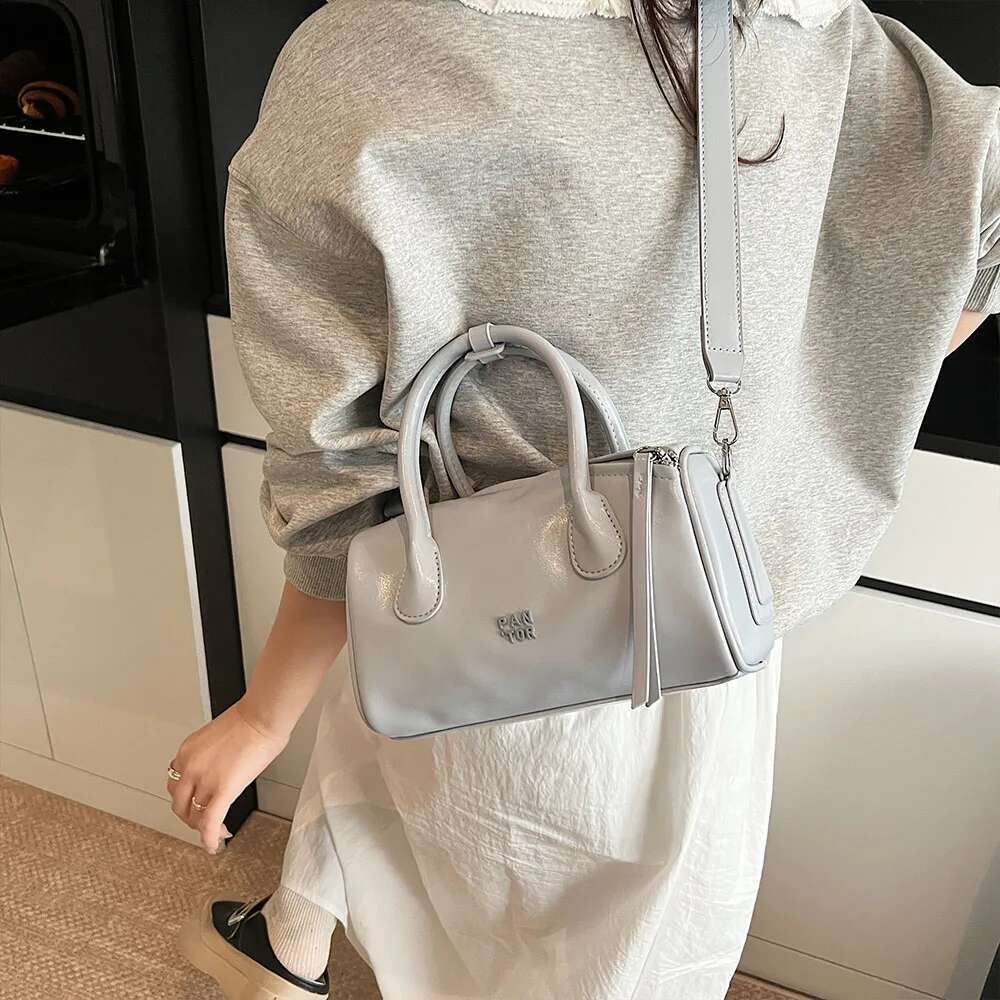 Handheld Bowling Women's New Fashion Trend, Niche Pillow Bag, Versatile Crossbody Bag