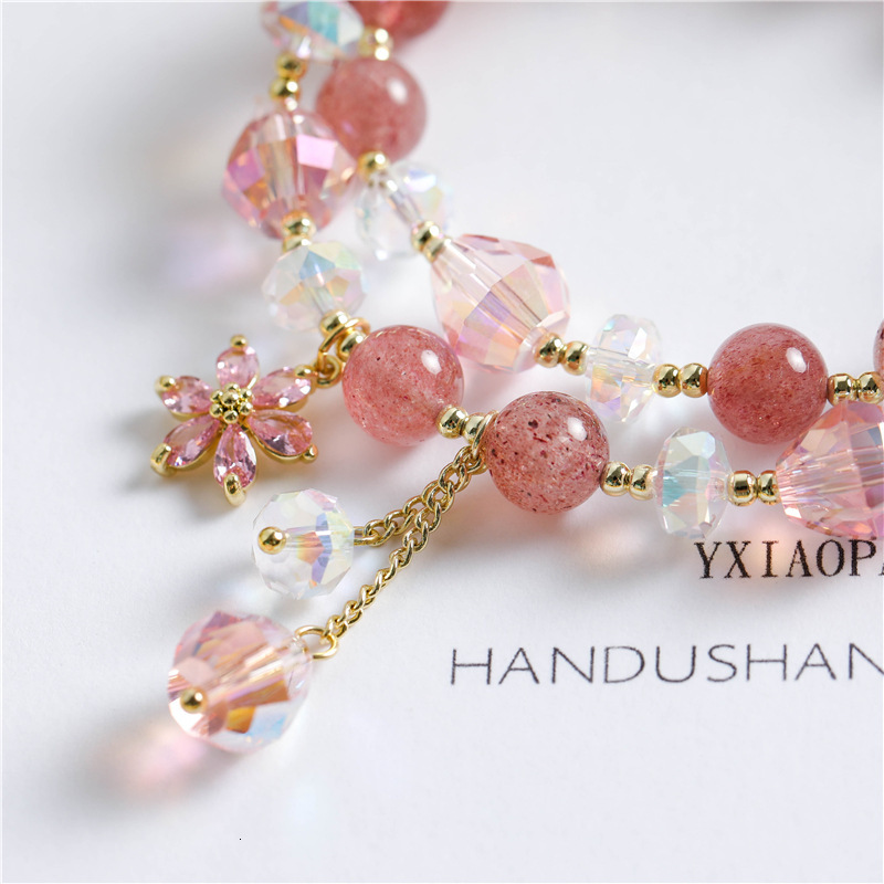 Fashionable and minimalist strawberry crystal micro inlaid zircon bracelet, women's doubles circle, niche flower pendant, gift bracelet accessory