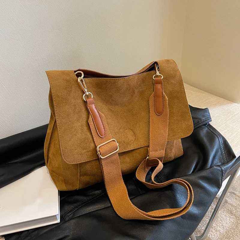 Women Mailmans Flap Bag Matte Suede Versatile Winter Large Capacity Crossbody Bag Single Shoulder Bag Shopper Totes XJ2520526