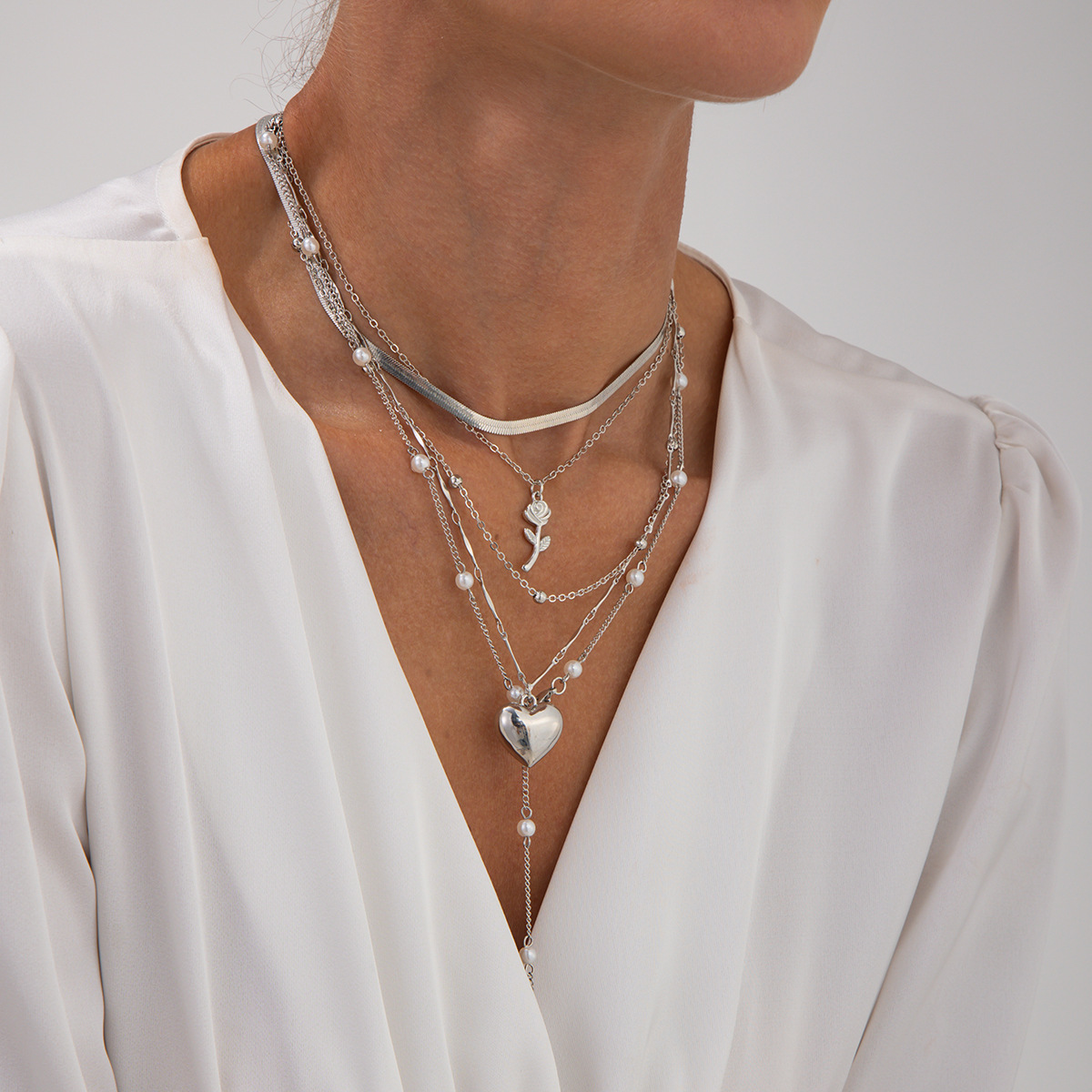 Sweet and cool ins rose heart shaped collarbone with temperament imitating pearl snake bone chain layered necklace