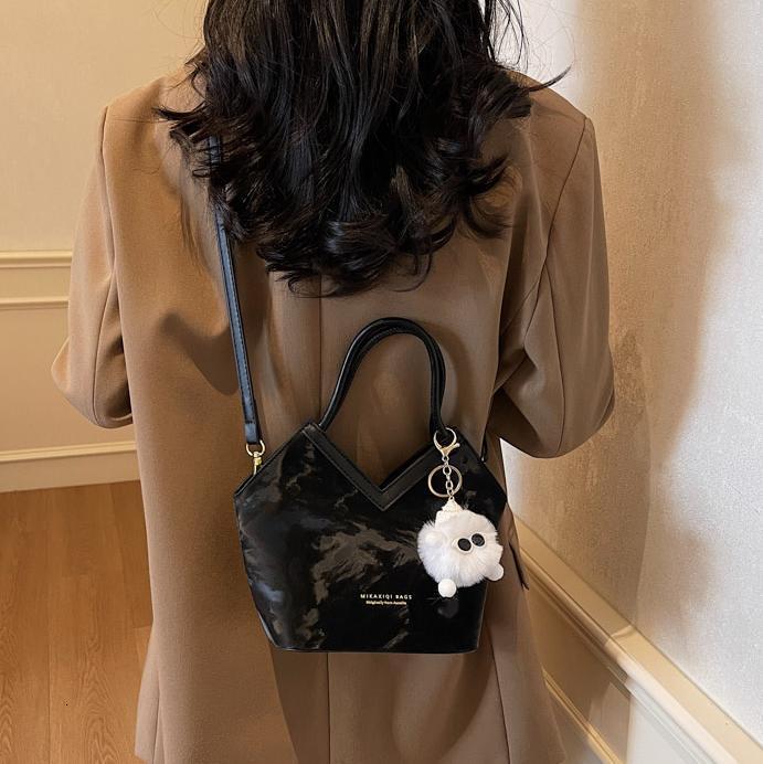 Free Shipping Designer Bag Niche Fashion Women's Handbag Large Capacity 2025 New Bucket Bag Multifunctional Casual Shoulder Bag Crossbody Bag Veg