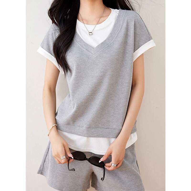 Woman Solid Round Neck Knitted Pullover Loose Comfortable Fake T-Shirt Shorts Two-Piece Set Fashion New