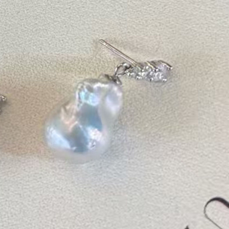 Luxurious Gold Finish Pearls Accessory Collection: Studs + Choker Style Chain with Storage Case for Women's Fashion Ensemble