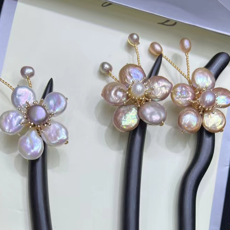 Elegantly Designed Ladies Pearl Hairpin with Floral Accent - Traditional Chinese Jewelry