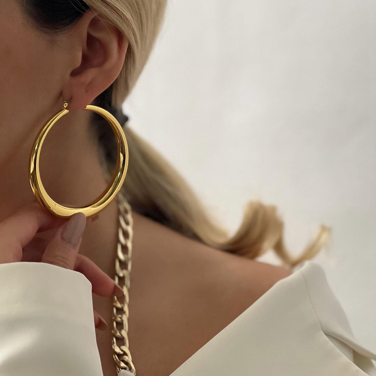 Hot selling European and American Cross border Alloy Earrings Simple yet Exaggerated Large Circle Design for Stylish and Versatile Women Accessories