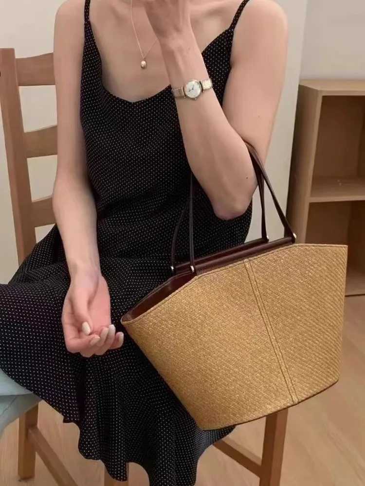 Elegant Ladies Summer New Casual Totes Handmade Straw Bag Women Holiday Beach Bucket Bag Patchwork Large Capacity Shoulder Bag W250524