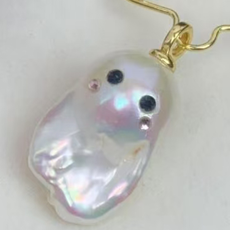 Elegant Ladies Pearl Brooch - Dainty Jewelry Accessory